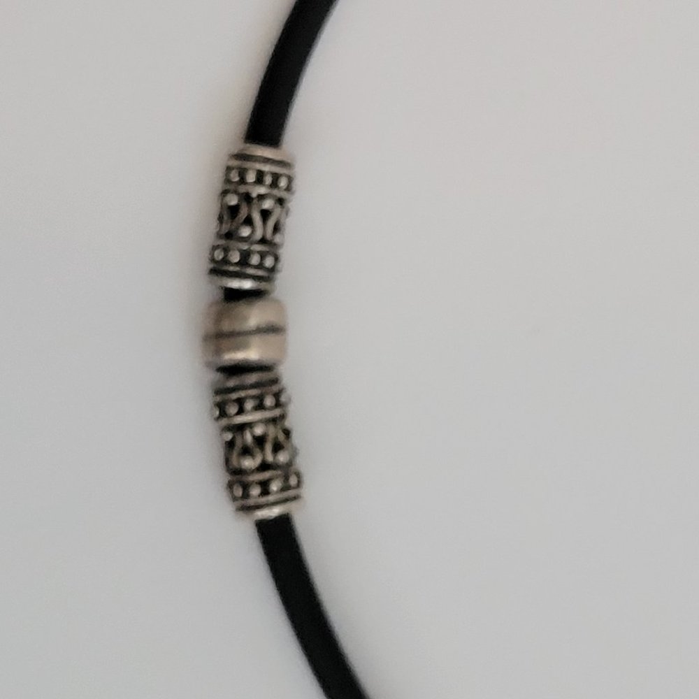 Silver Bead & Rubber type chain necklace